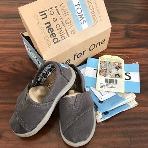 Tiny Toms size 6